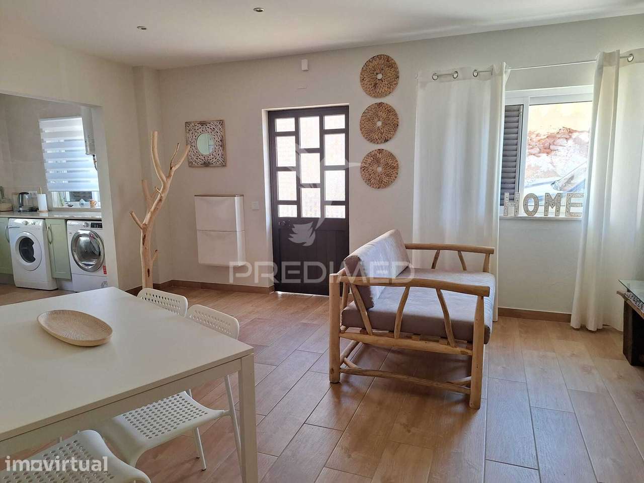 Moradia T3 + 1 renovada no centro da emblemática cidade de Silves - Grande imagem: 2/22