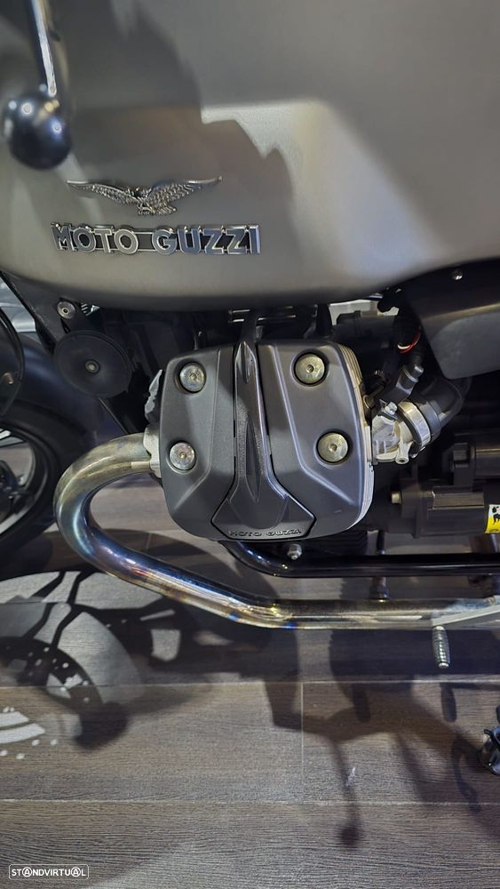 Moto Guzzi V7 II Stone - 2