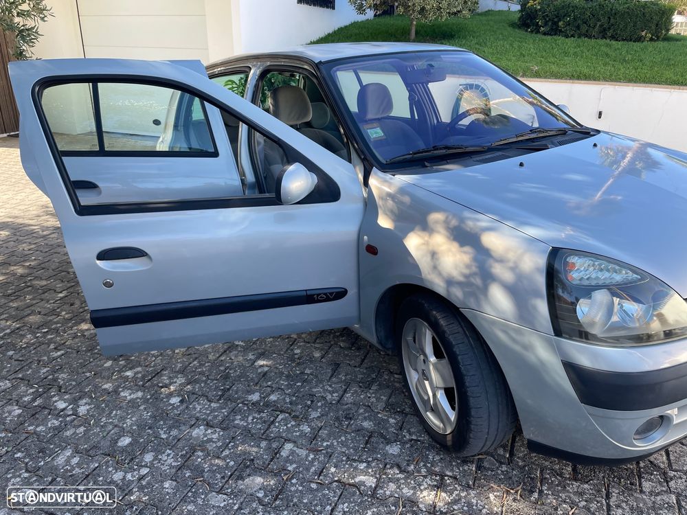 Renault Clio 1.2 16V Privilège - 6