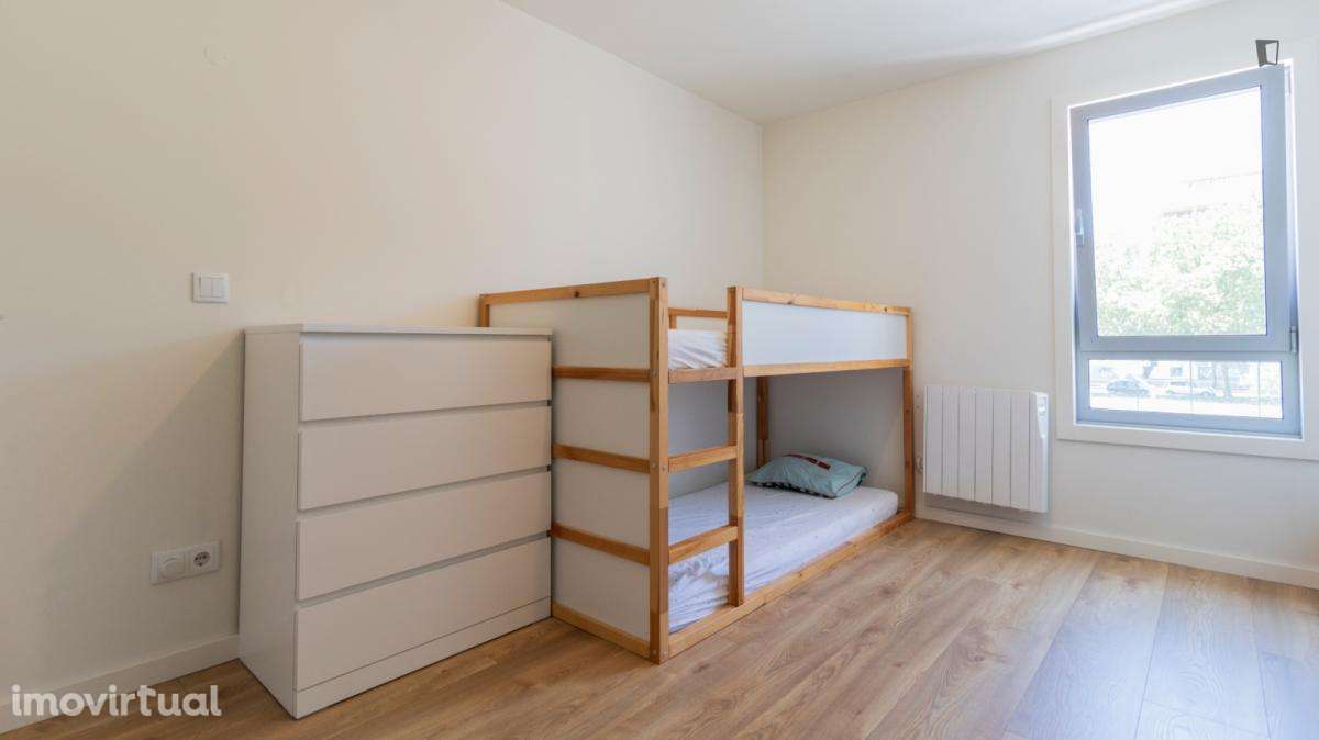 Apartamento com 3 quartos - localizado em Ramalde Porto - Grande imagem: 2/29