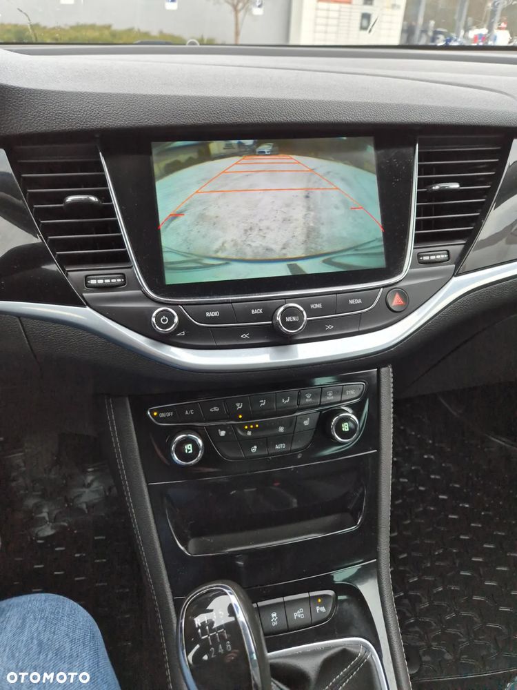 Opel Astra 1.4 Turbo Business - 22