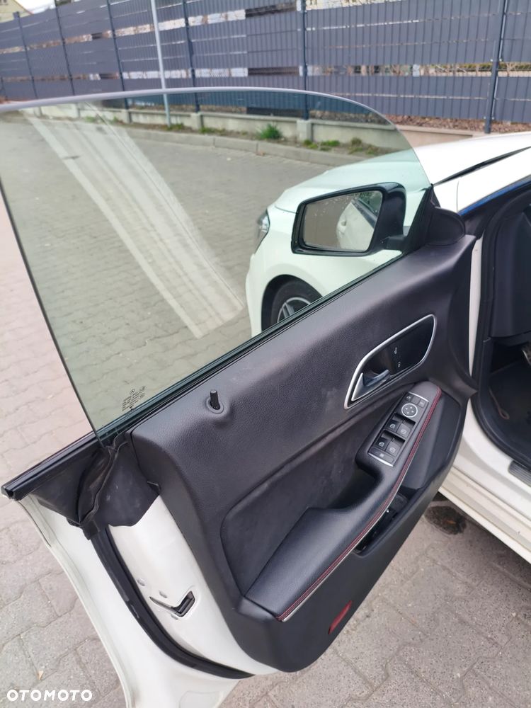 Mercedes-Benz CLA 200 7G-DCT AMG Line - 10