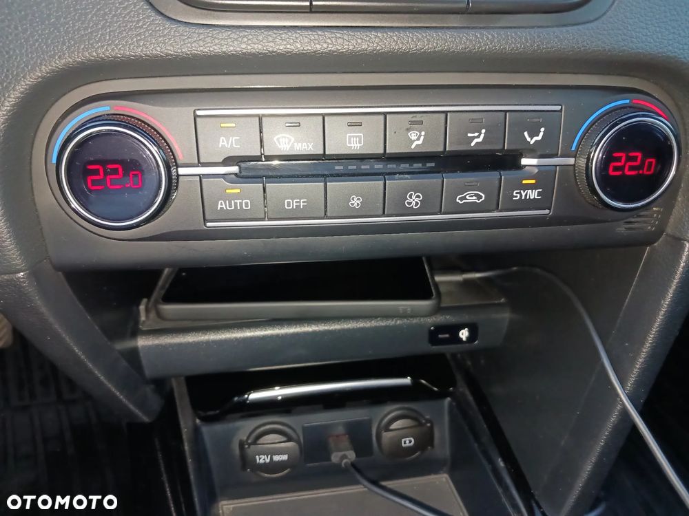 Kia Ceed 1.6 CRDi mHEV L Business Line - 29