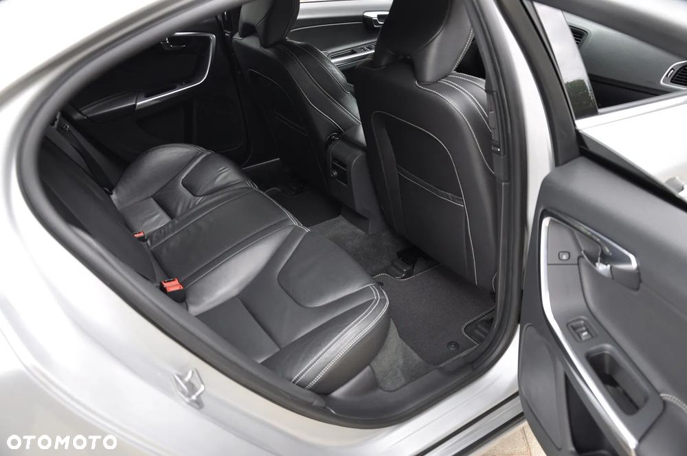 Volvo S60 D4 R-Design Summum - 27