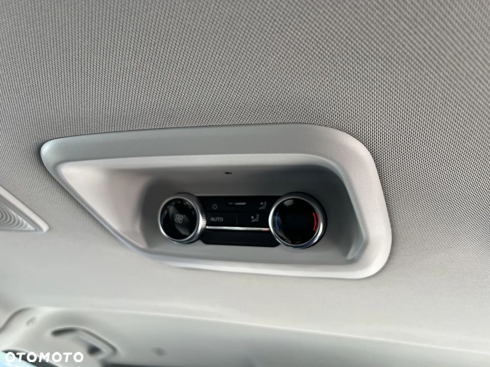 Volkswagen Caravelle - 20