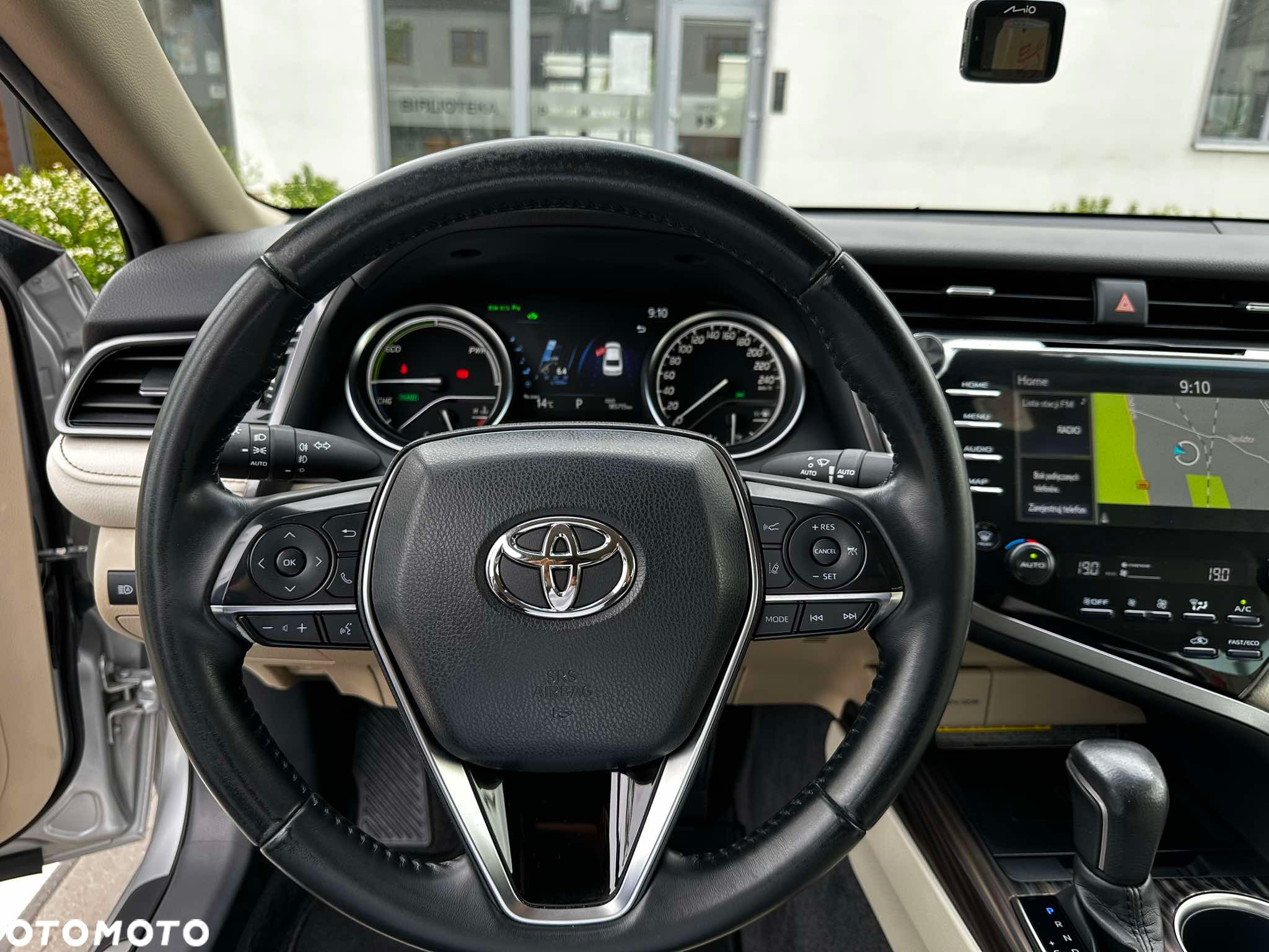 Toyota Camry 2.5 Hybrid Executive CVT - 6