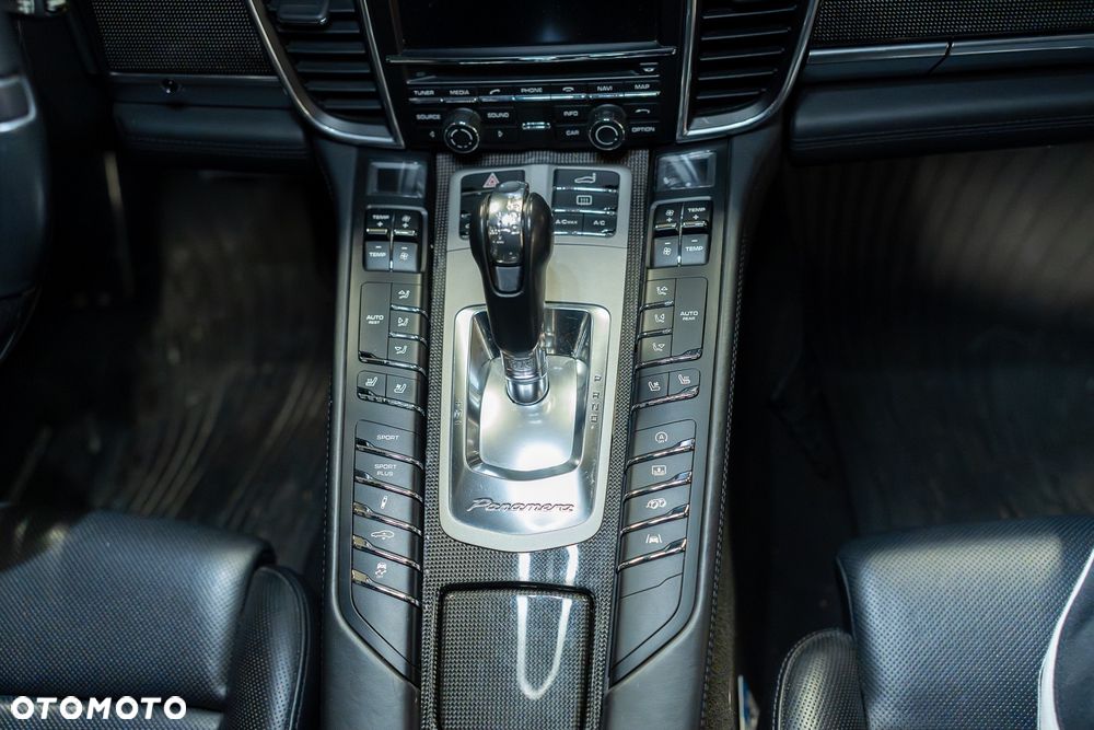 Porsche Panamera Turbo Executive - 22