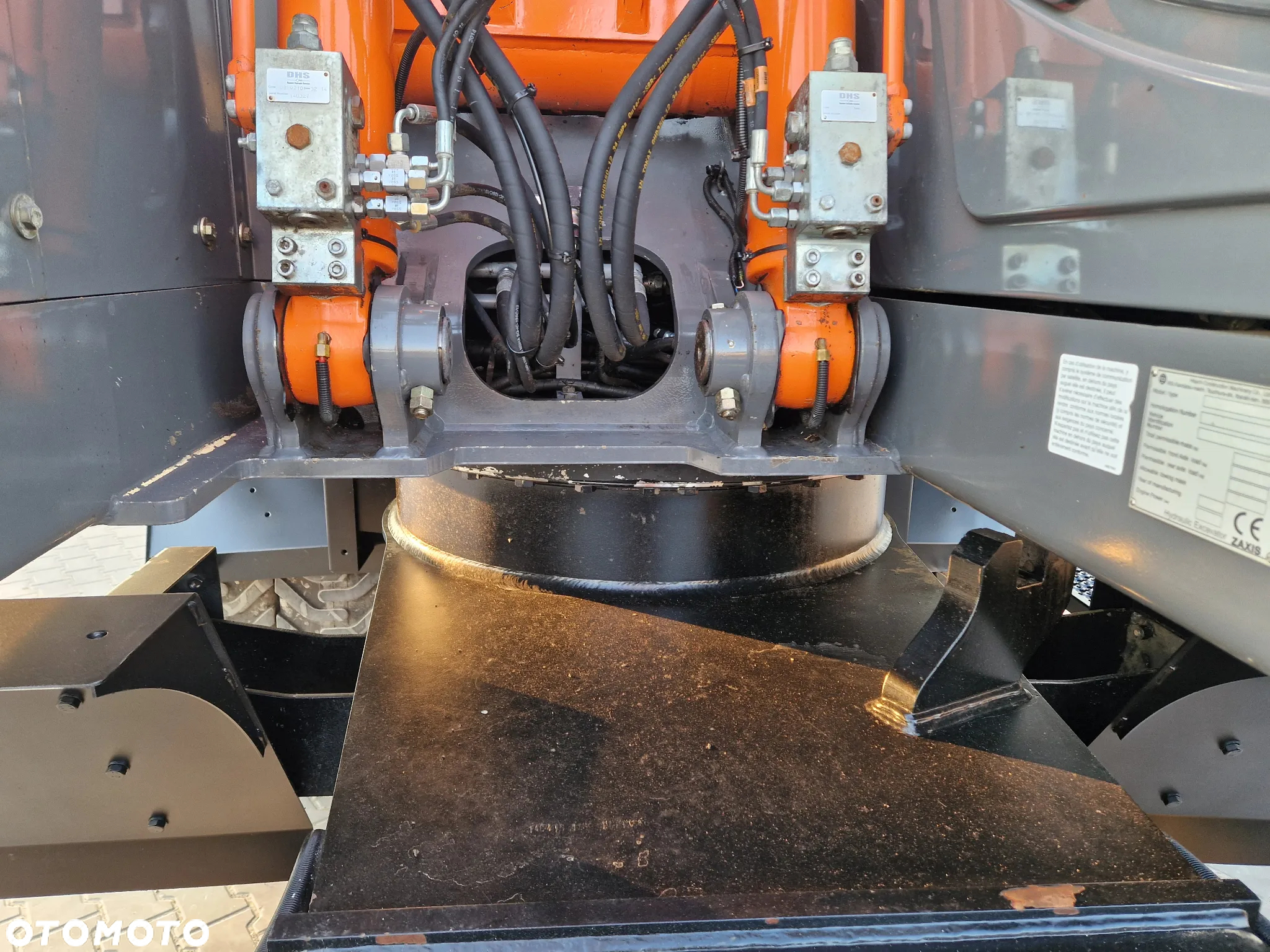 Hitachi ZX145 - 7