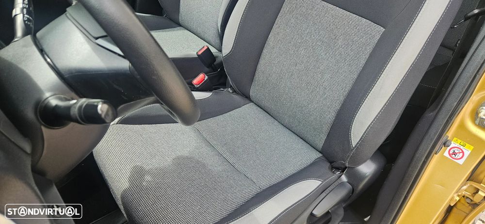 Toyota Yaris 1.5 HSD Comfort - 12