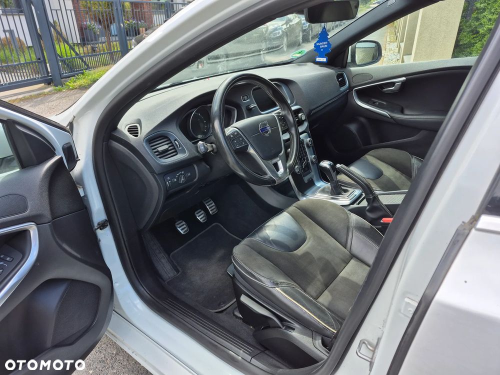 Volvo V40 D2 Drive-E R-Design Momentum - 24