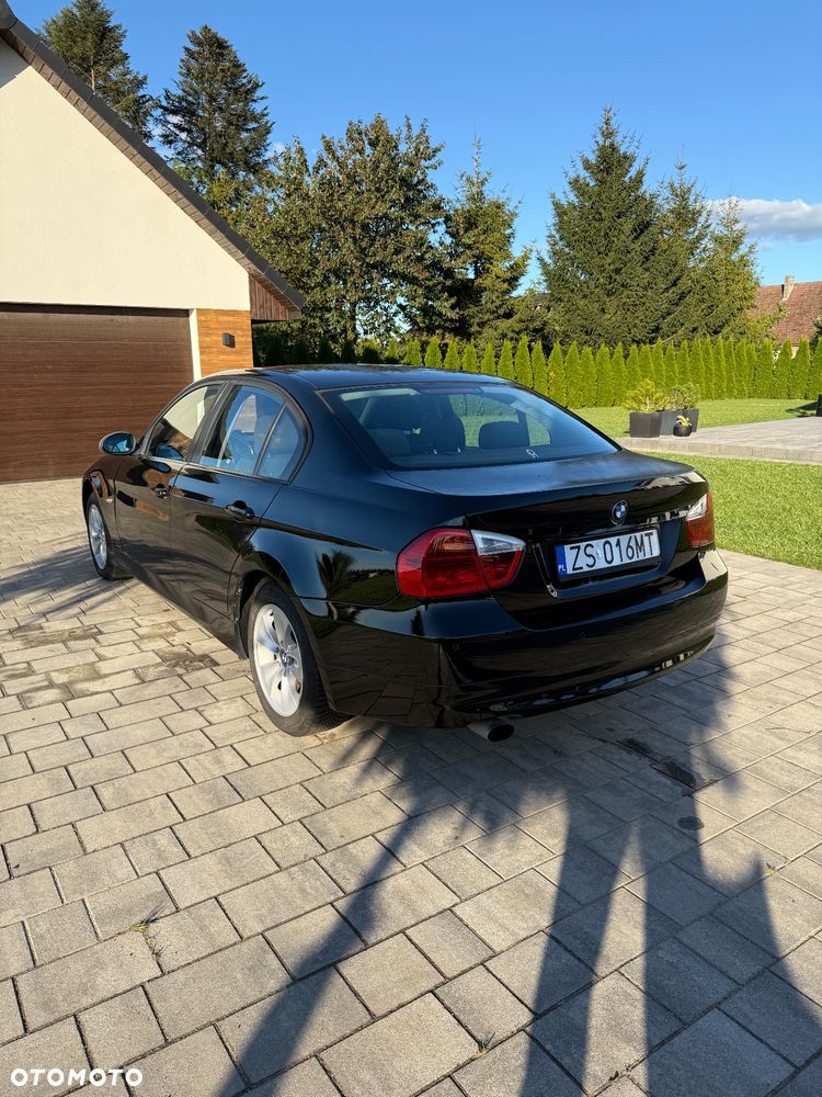 BMW Seria 3 318i - 4