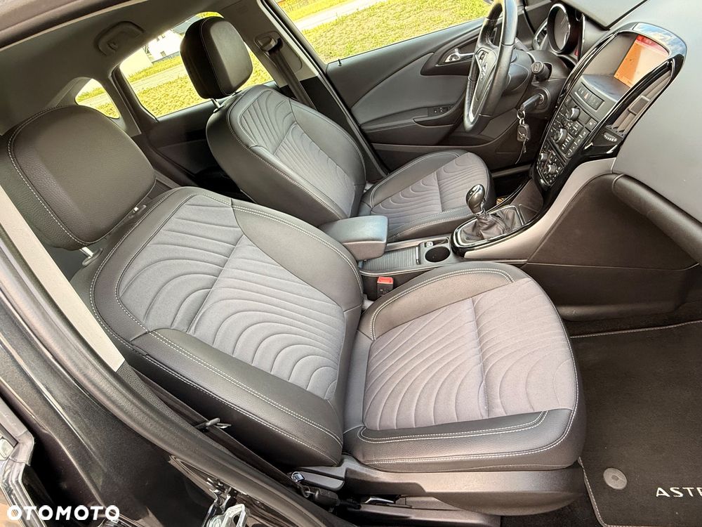 Opel Astra 1.4 T Essentia - 24
