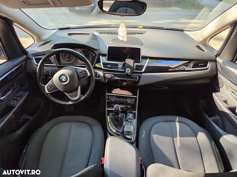 BMW Seria 2 218d - 15