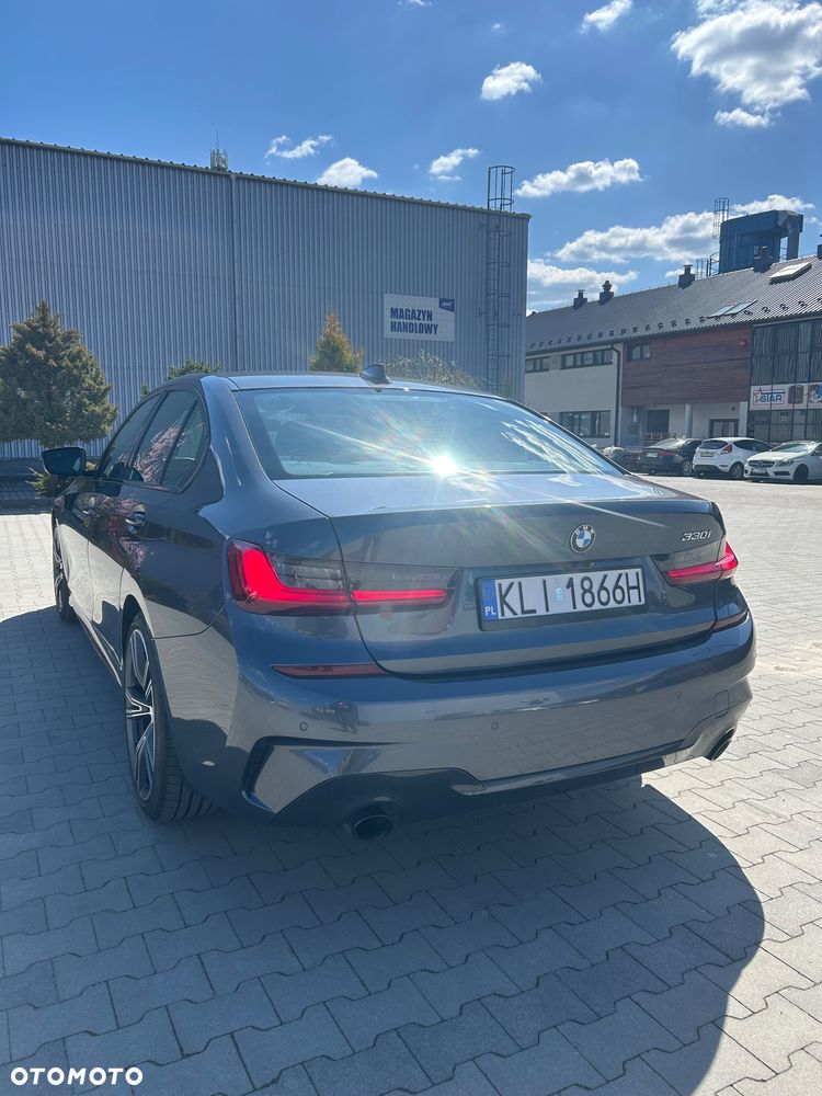 BMW Seria 3 330i M Sport - 9