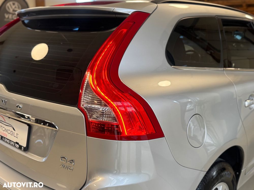Volvo XC 60 D4 AWD Geartronic Momentum - 36