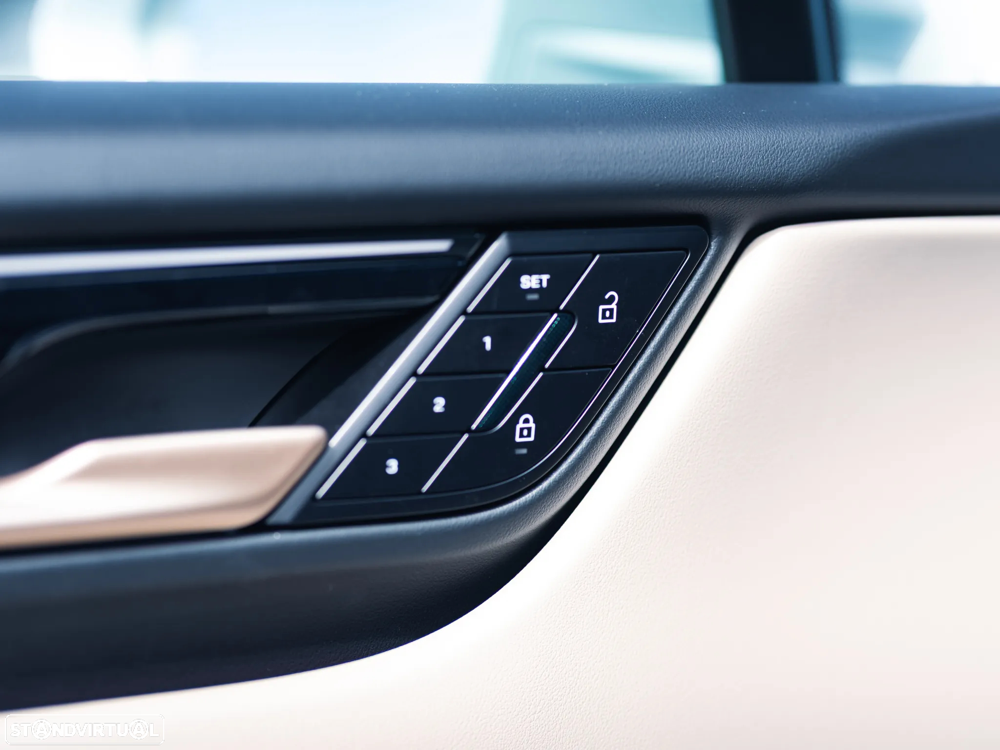 Porsche Macan Electric 4 - 24