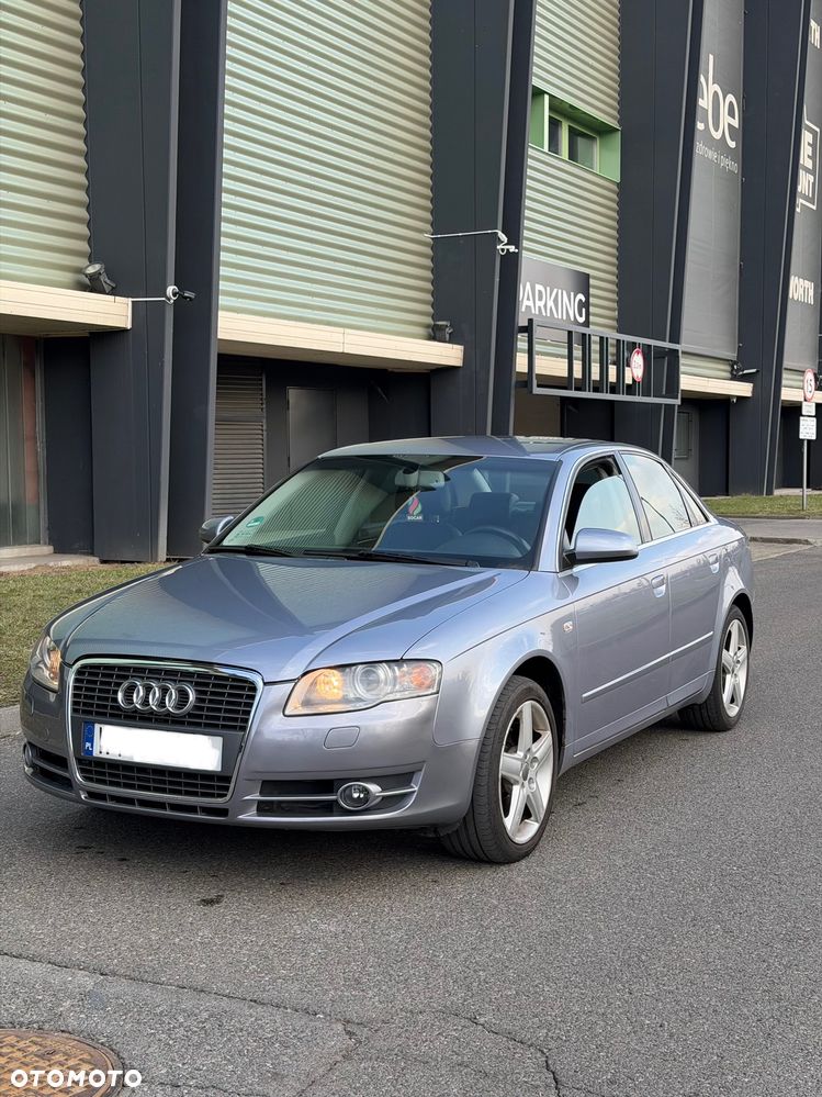 Audi A4 Limousine - 1