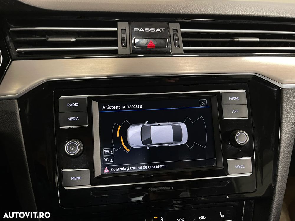 Volkswagen Passat 2.0 TDI DSG Highline - 13