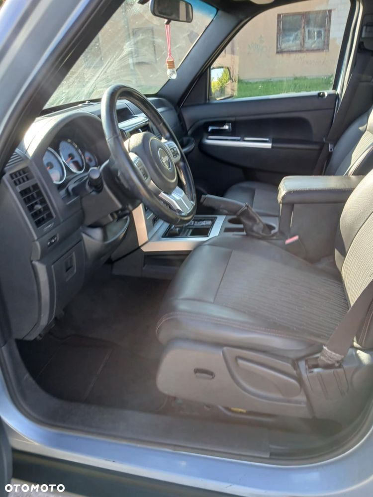 Jeep Liberty - 25