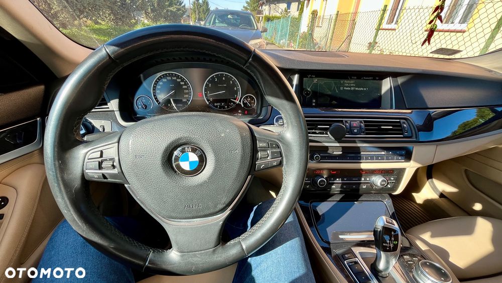 BMW Seria 5 528i xDrive - 13