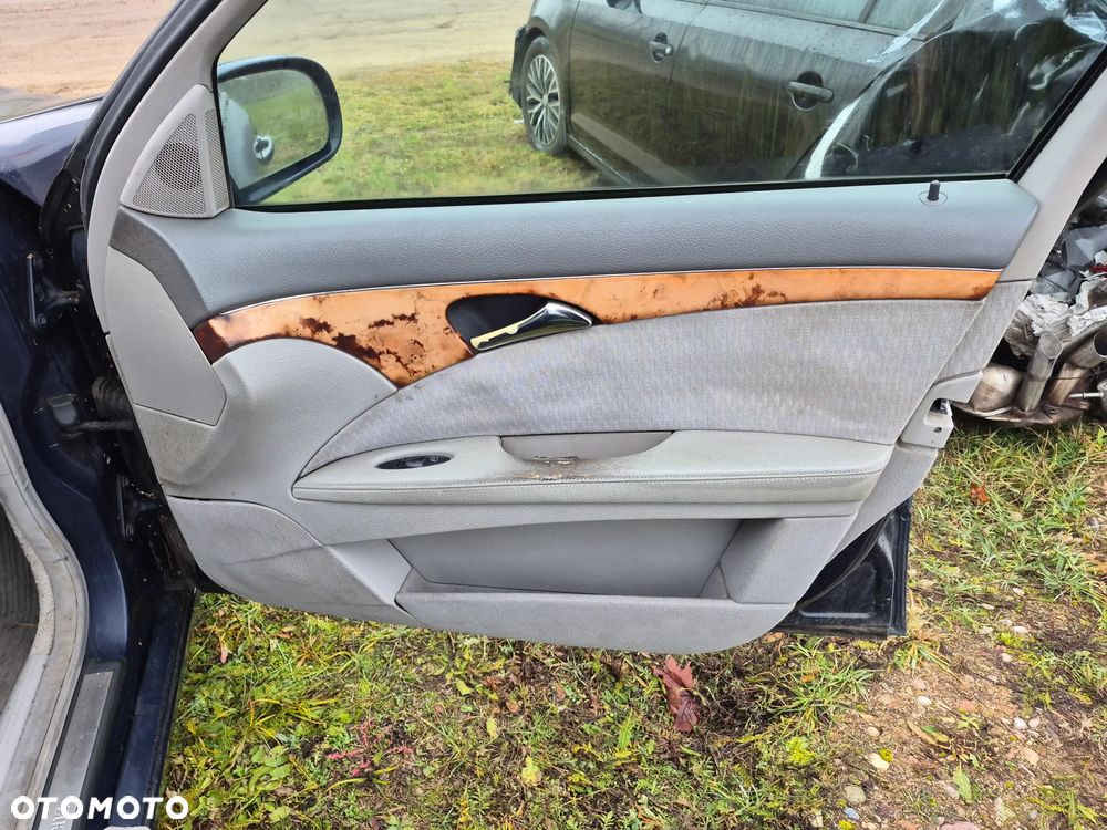 Drzwi Kompletne Prawy Przód Mercedes E W211 904 - 7