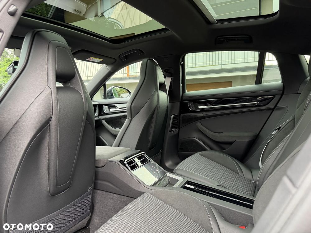 Porsche Panamera 4 - 22