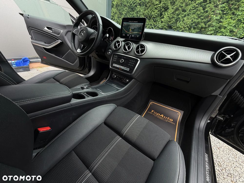 Mercedes-Benz CLA 200 7G-DCT - 15