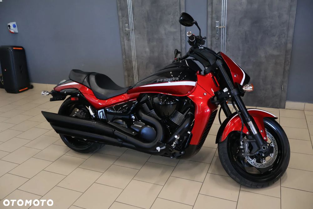 Suzuki Intruder - 10