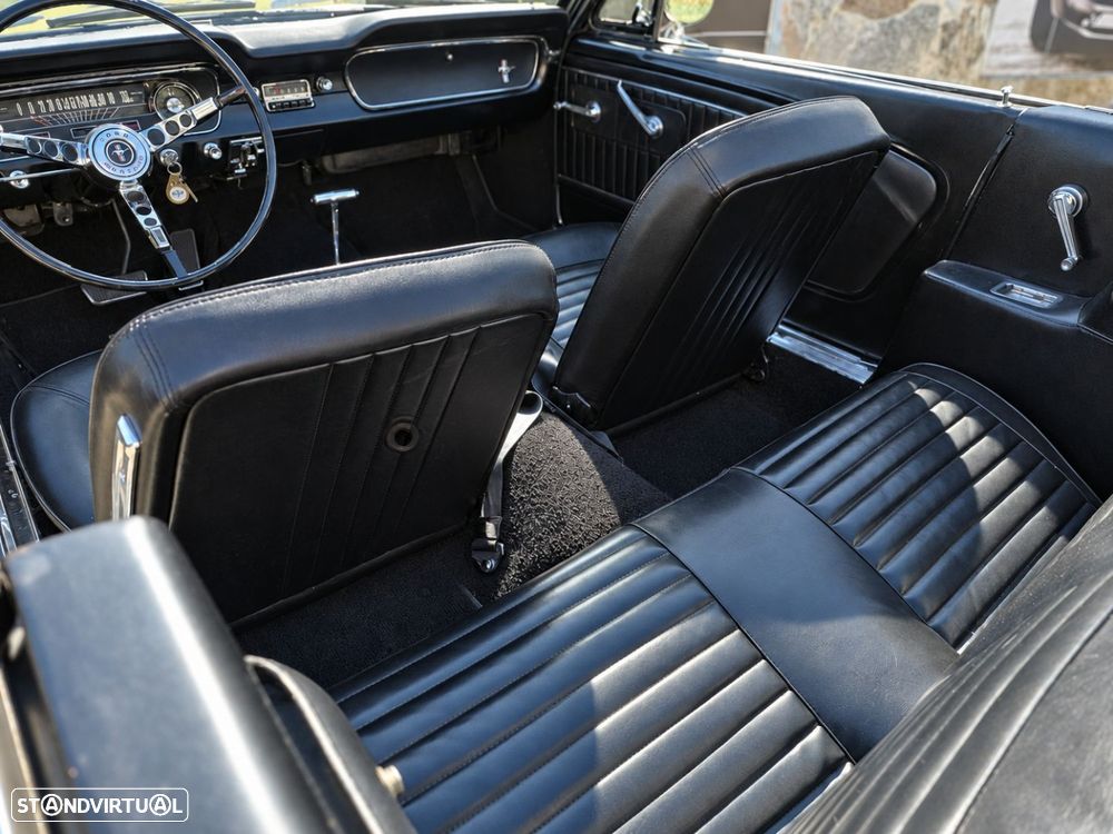 Ford Mustang - 30