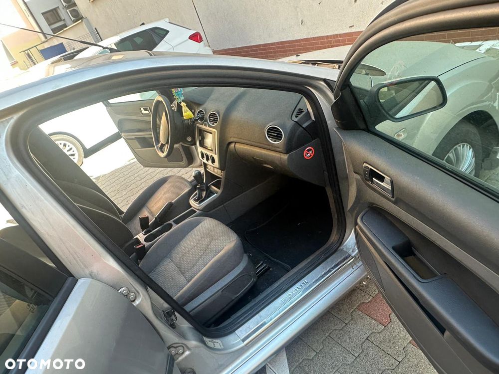 Ford Focus 1.6 Ambiente - 14