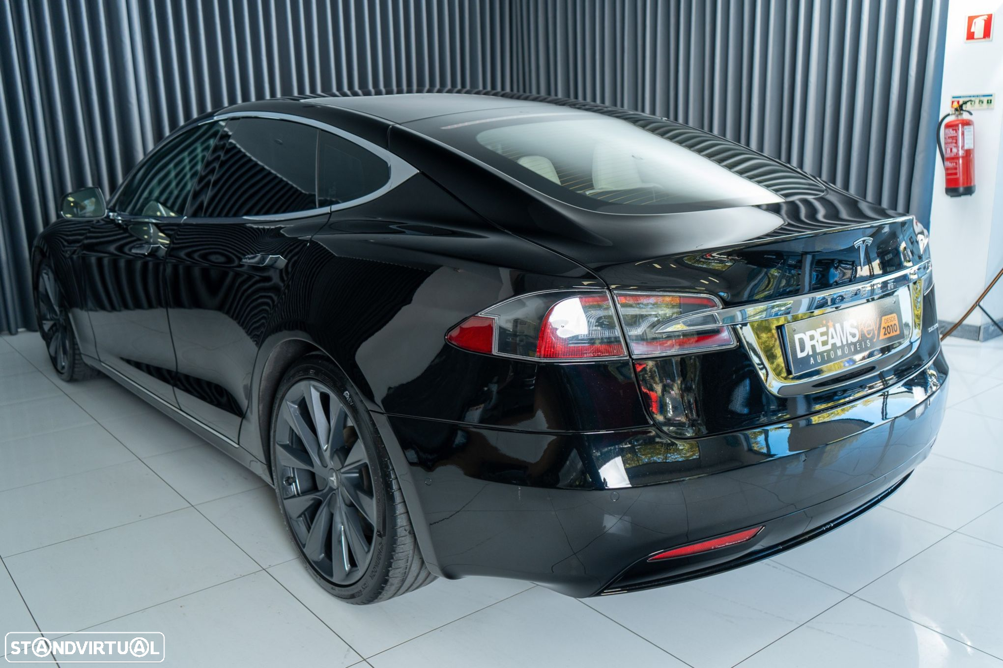 Tesla Model S Long Range - 23