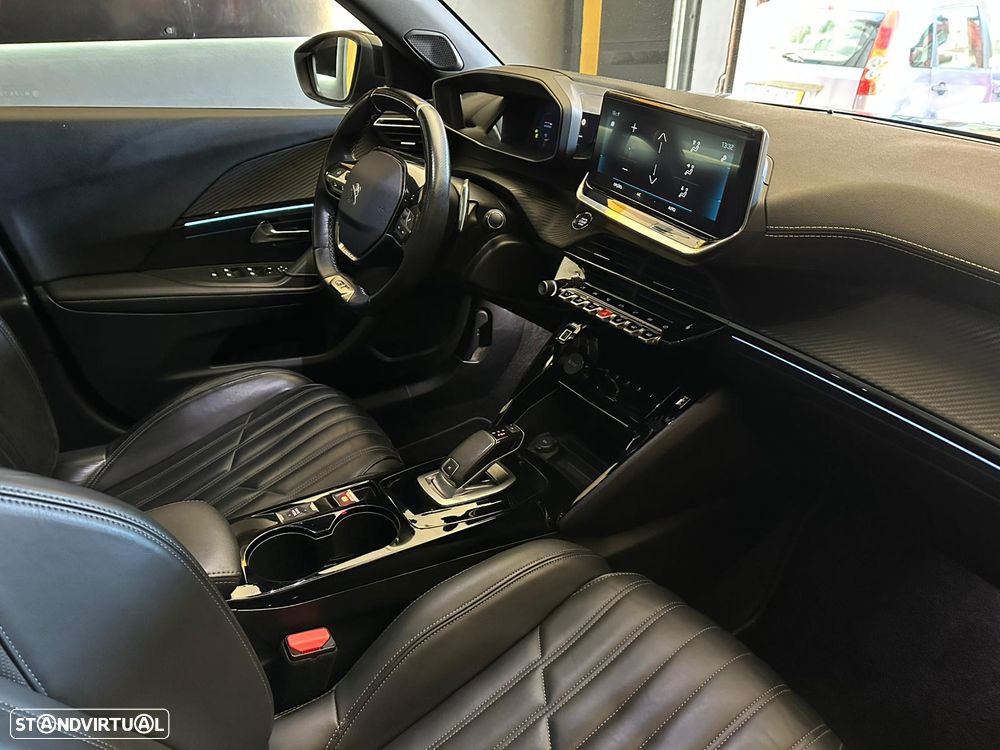 Peugeot 2008 PureTech 130 EAT8 GT Pack - 29