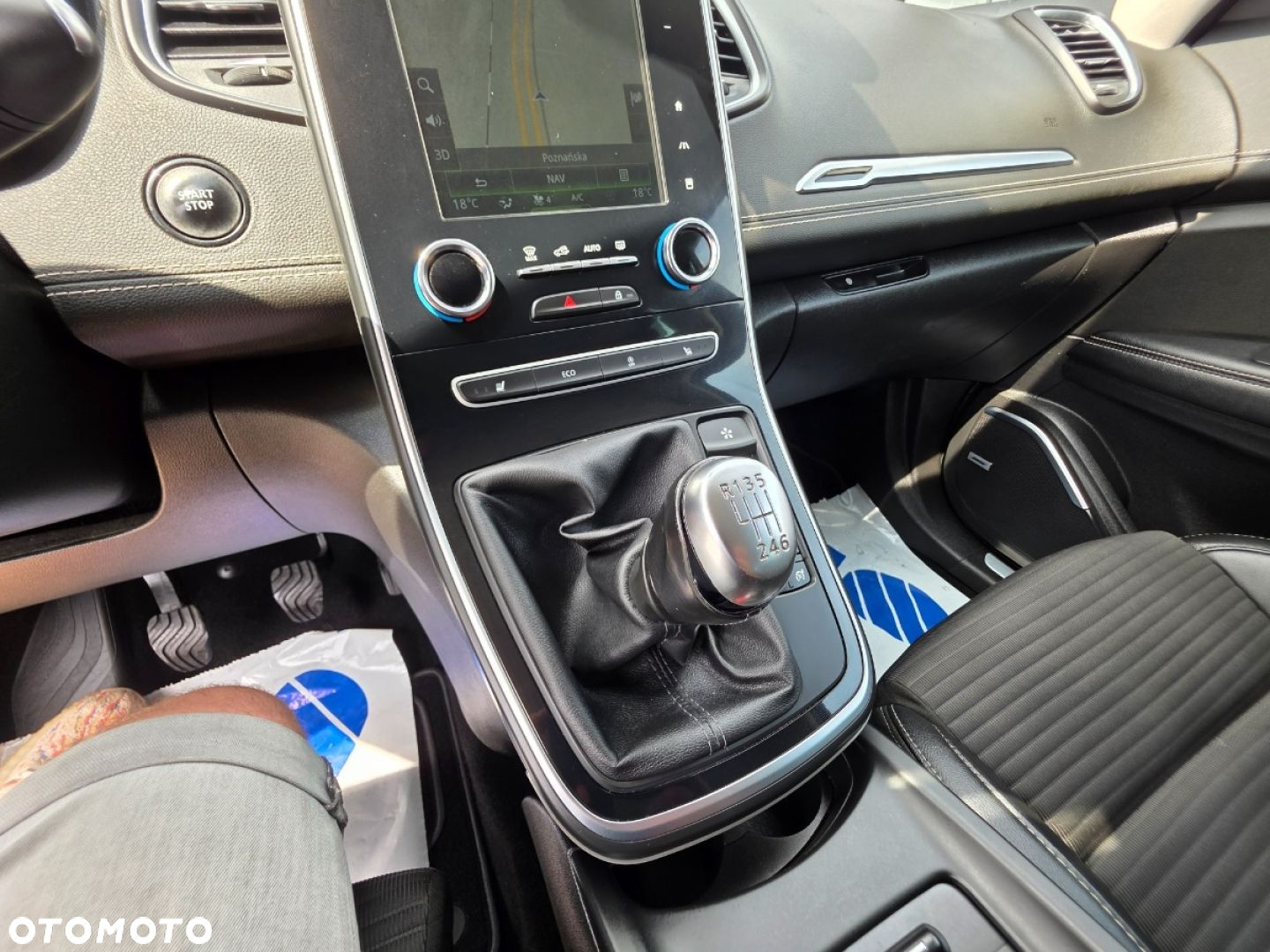 Renault Grand Scenic - 17