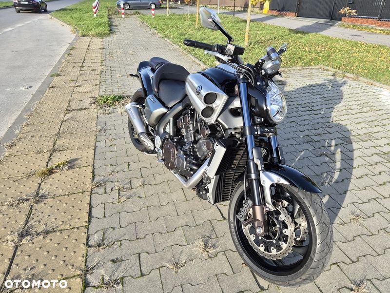 Yamaha V-MAX - 10