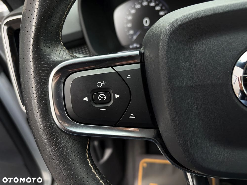 Volvo XC 40 D3 SCR R-Design - 24