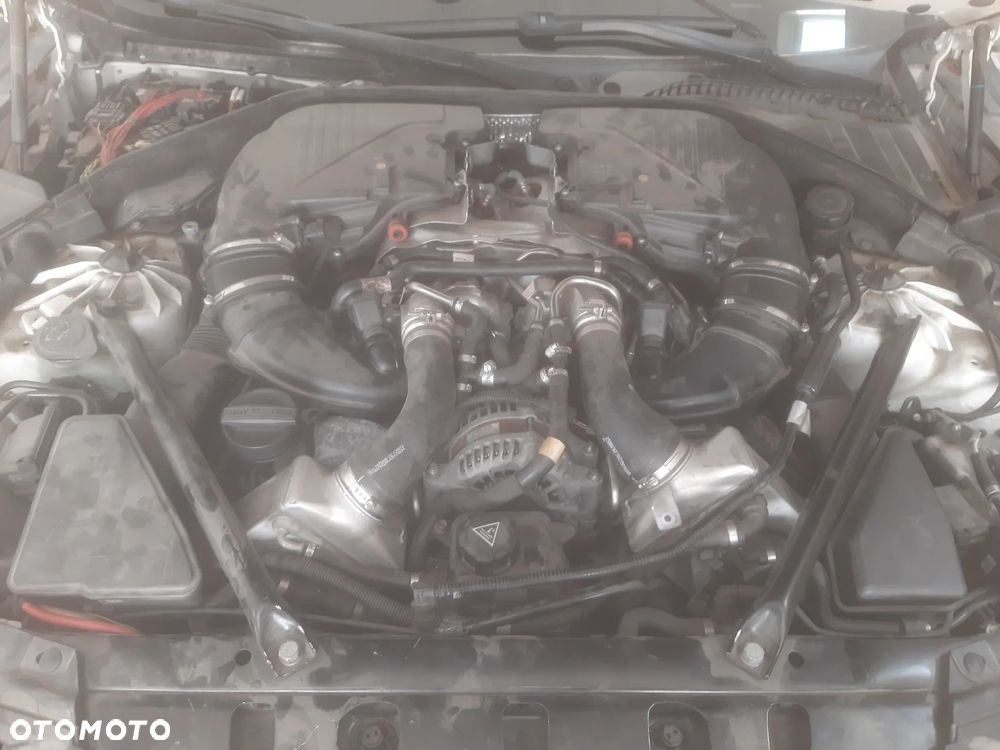 BMW Seria 7 750i - 10