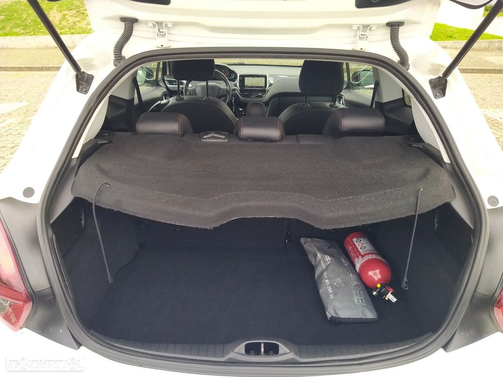 Peugeot 208 1.6 BlueHDi GT Line - 6