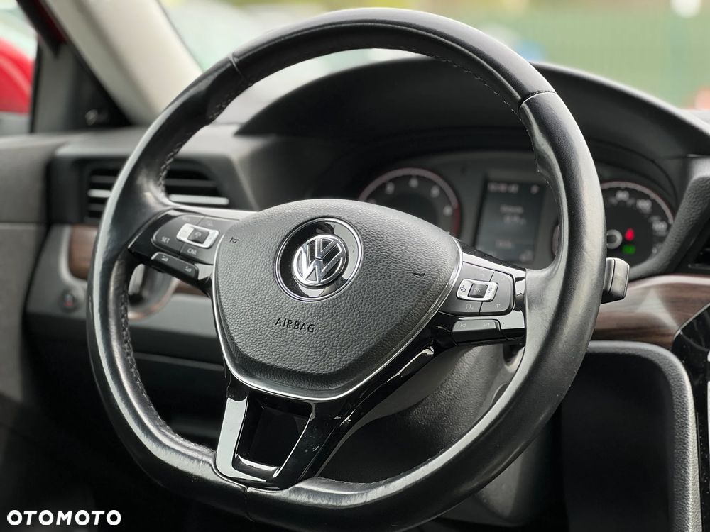 Volkswagen Passat - 13