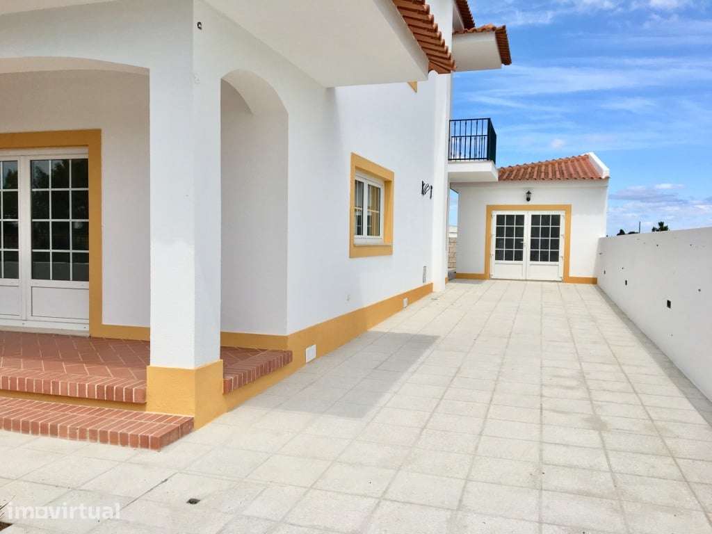 Moradia T4 com garagem junto golf e casino, no Estoril - Grande imagem: 2/7