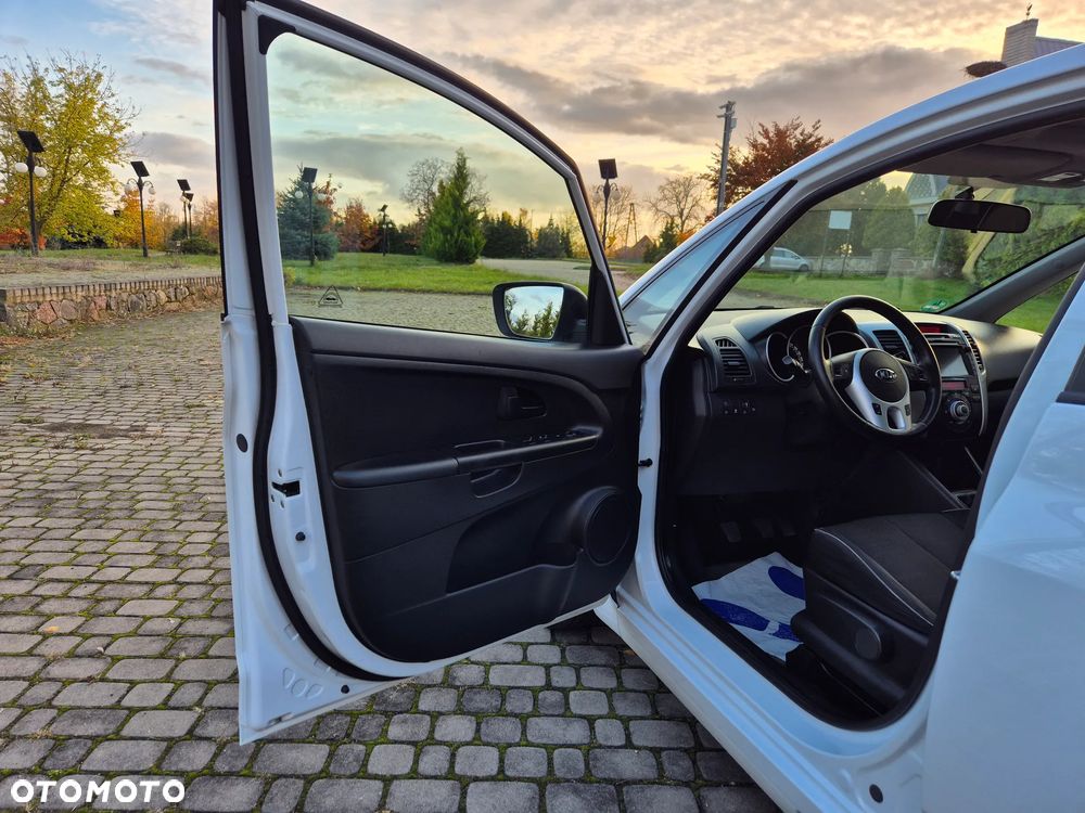 Kia Venga 1.6 CRDi 128 Dream-Team Edition - 20