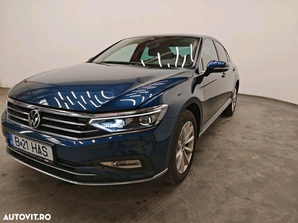 Volkswagen Passat - 1