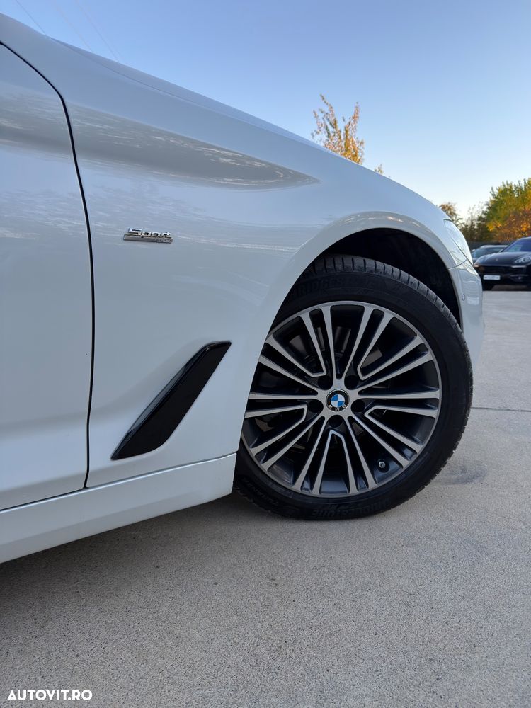 BMW Seria 5 520d xDrive AT - 35