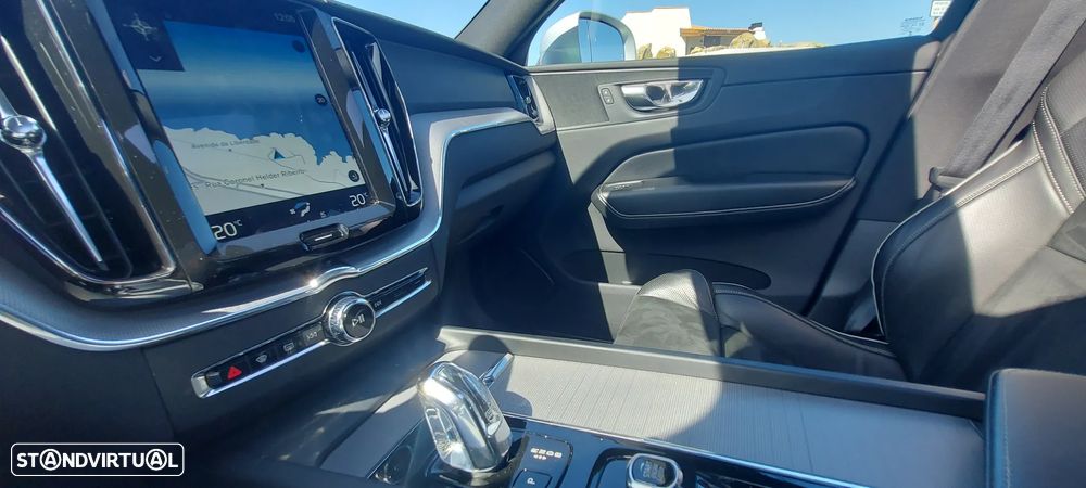 Volvo XC 60 2.0 T8 PHEV R-Design AWD - 14