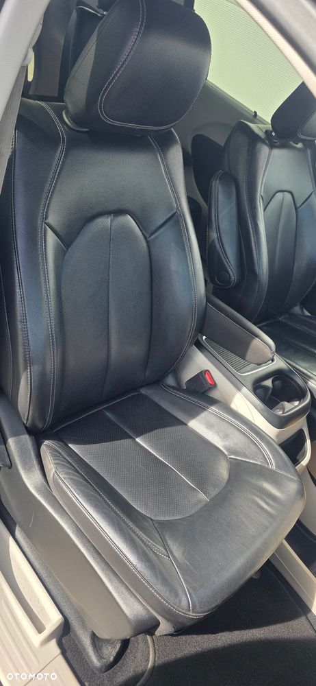 Chrysler Pacifica - 31