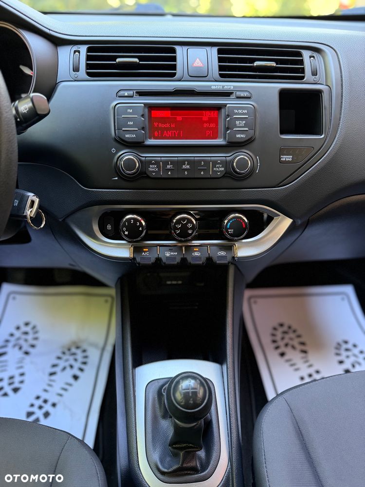 Kia Rio 1.2 Fifa World Cup Edition - 18