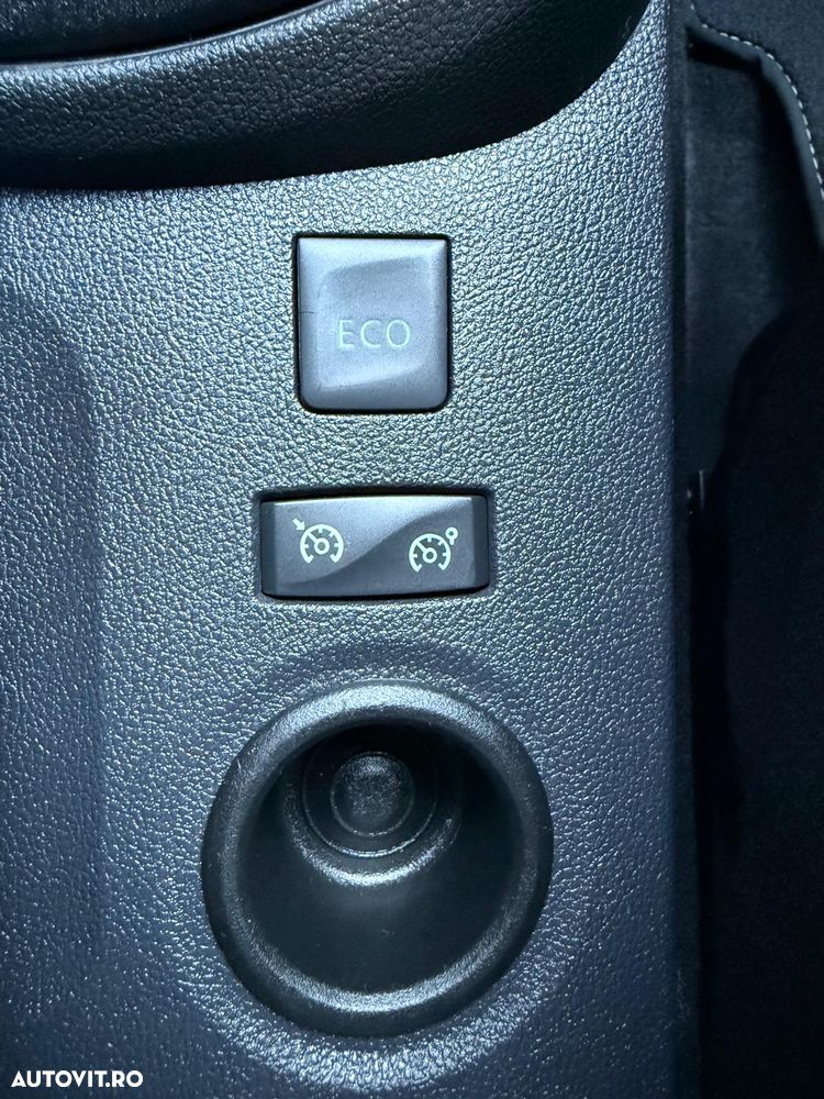 Renault Captur TCe 150 EDC GPF BOSE EDITION - 32