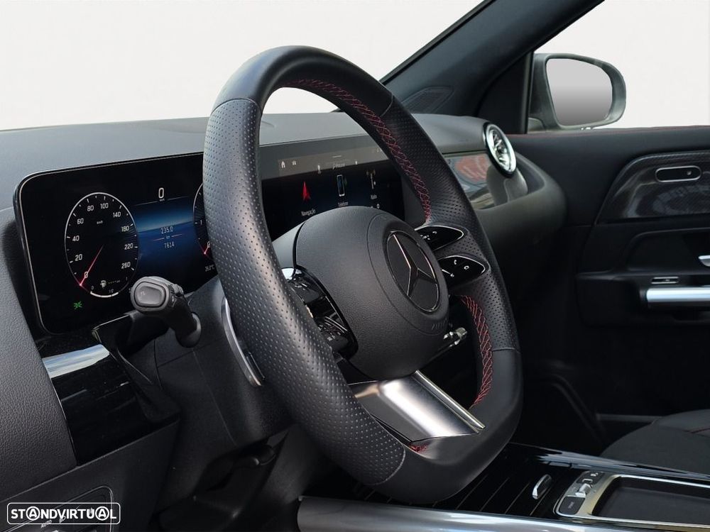 Mercedes-Benz GLA 180 - 11