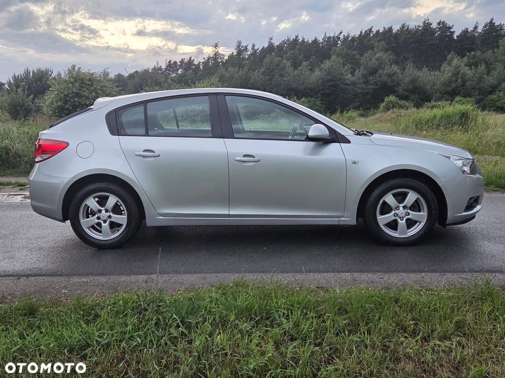Chevrolet Cruze 1.6 - 5
