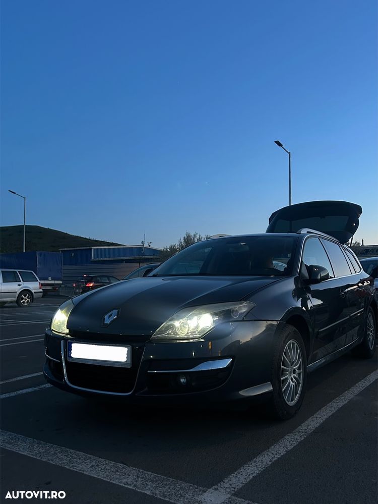 Renault Laguna 2011 photo 2