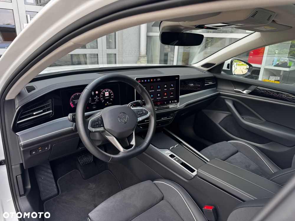 Volkswagen Passat Variant 2.0 TDI SCR Elegance DSG - 9